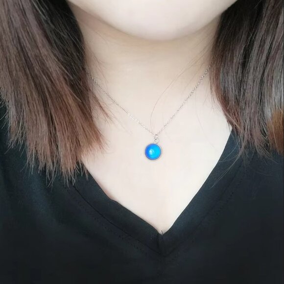 Mood Necklace - Color Changing - Picture 2 of 4